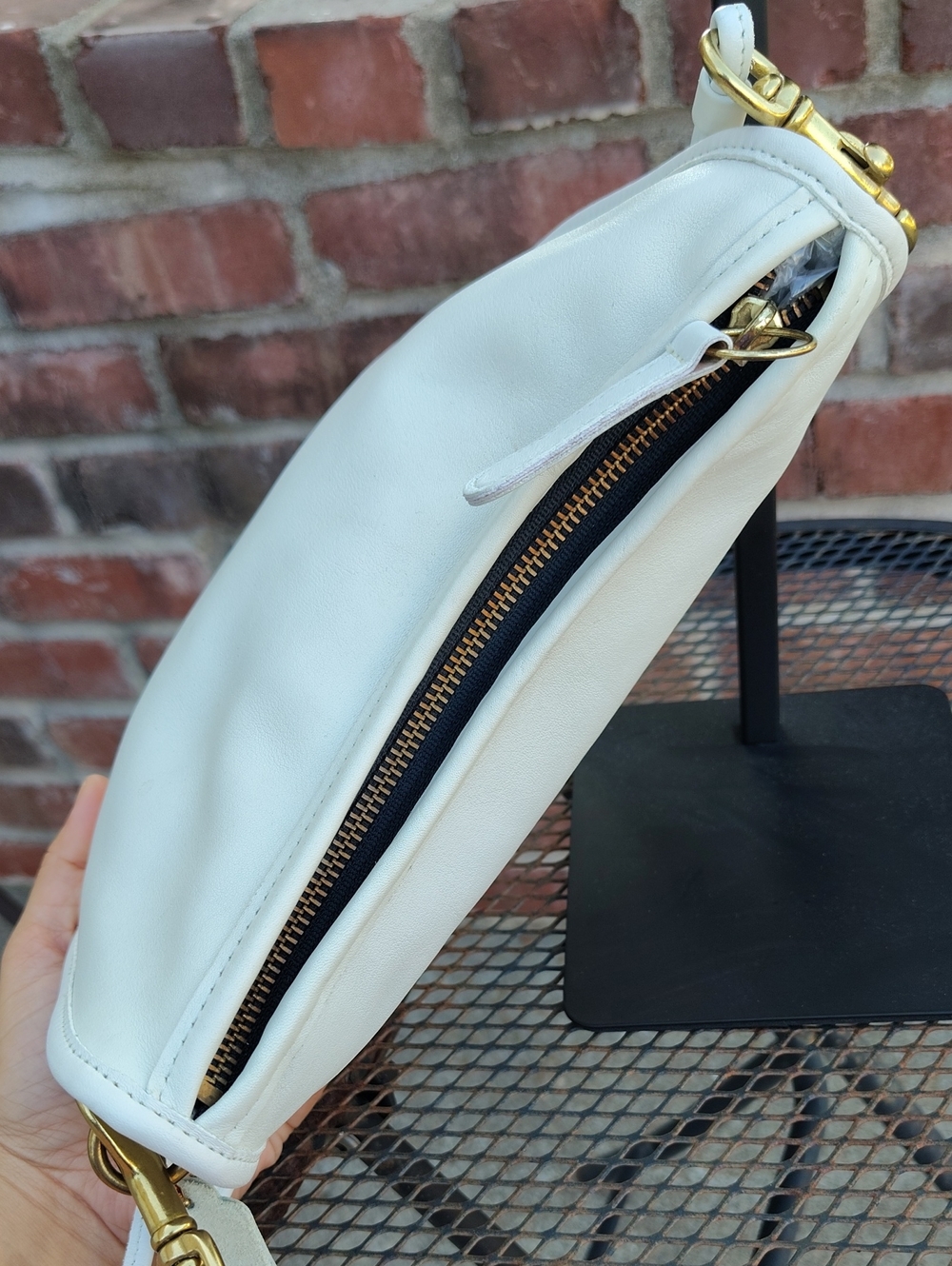 Vintage Coach Leather Swinger Crossbody Shoulder Bag Bone White Classic 80s USA - Picture 8 of 16